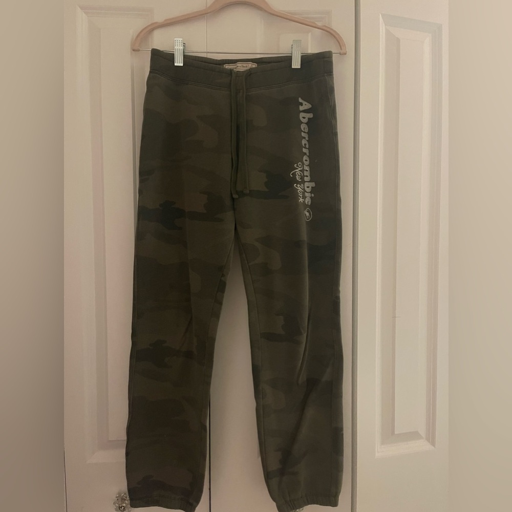 Women’s Abercrombie and fitch camo joggers